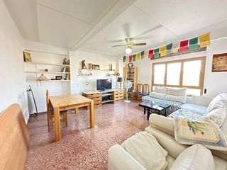 Pis a Monforte del Cid. Espacioso piso para reformar en monforte del cid