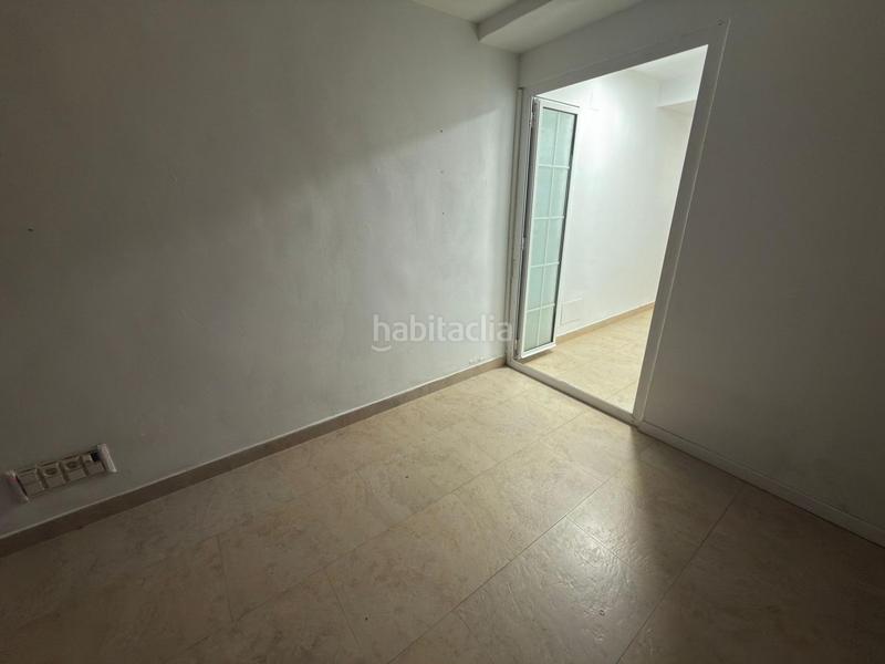 Foto 19f5f3ea-07a7-43d7-86c7-f7867791280b. Alquiler local comercial  93m2 con luz y agua junto pintor gisbert en Alicante