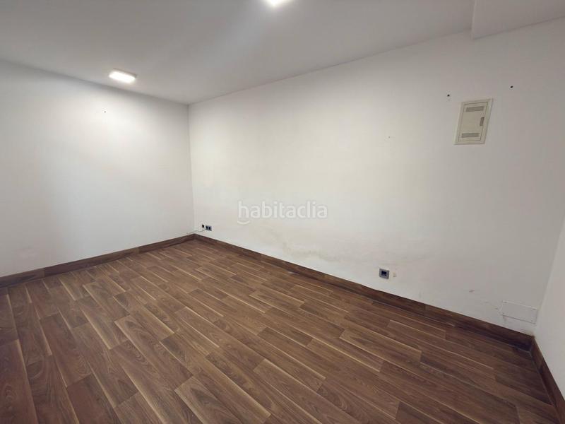 Foto 247b9ac9-afac-42ed-96c7-35bf82a395ff. Alquiler local comercial  93m2 con luz y agua junto pintor gisbert en Alicante