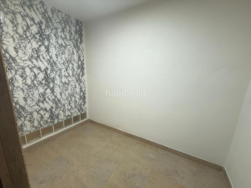 Foto 500e2cc0-117c-4d2e-b40d-60e423989d4e. Alquiler local comercial  93m2 con luz y agua junto pintor gisbert en Alicante