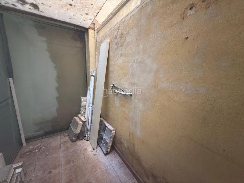 Foto 6435c1c6-6e3e-438e-b6f6-249781f33ec6. Alquiler local comercial  93m2 con luz y agua junto pintor gisbert en Alicante