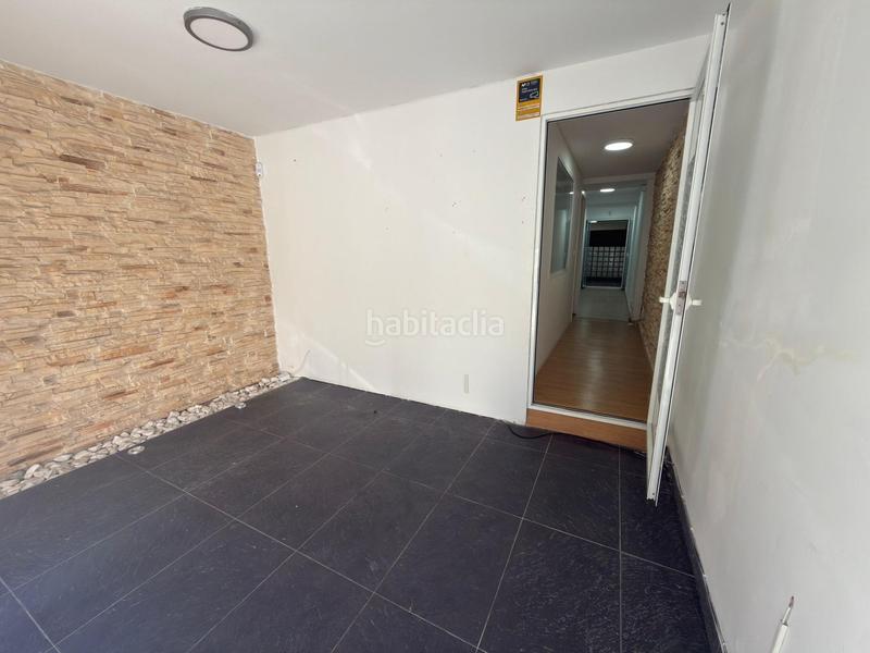 Foto 70aae170-7a5f-470c-94cf-1b81bcb849c8. Alquiler local comercial  93m2 con luz y agua junto pintor gisbert en Alicante