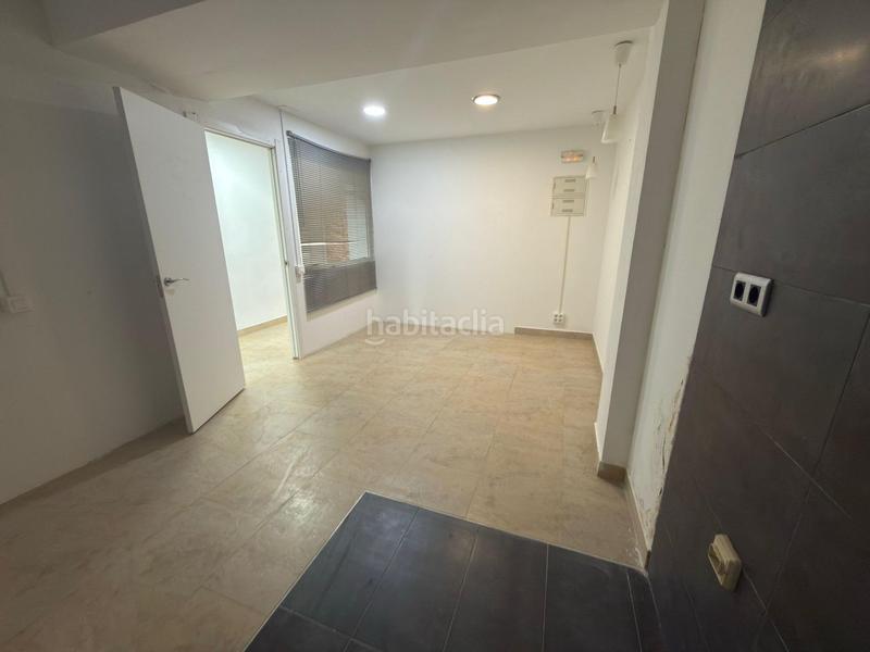 Foto 907027c3-7842-465b-926d-0e540789be0d. Alquiler local comercial  93m2 con luz y agua junto pintor gisbert en Alicante