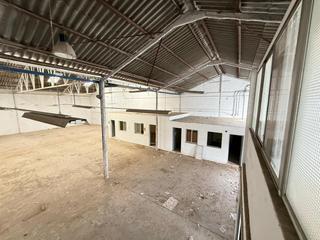 Bâtiment à usage industriel à Ciudad de Asís. Nave con oficinas en ctra. ocaña.