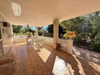 Xalet a Crevillente. Encantador chalet en crevillente con amplio terreno y piscina pr