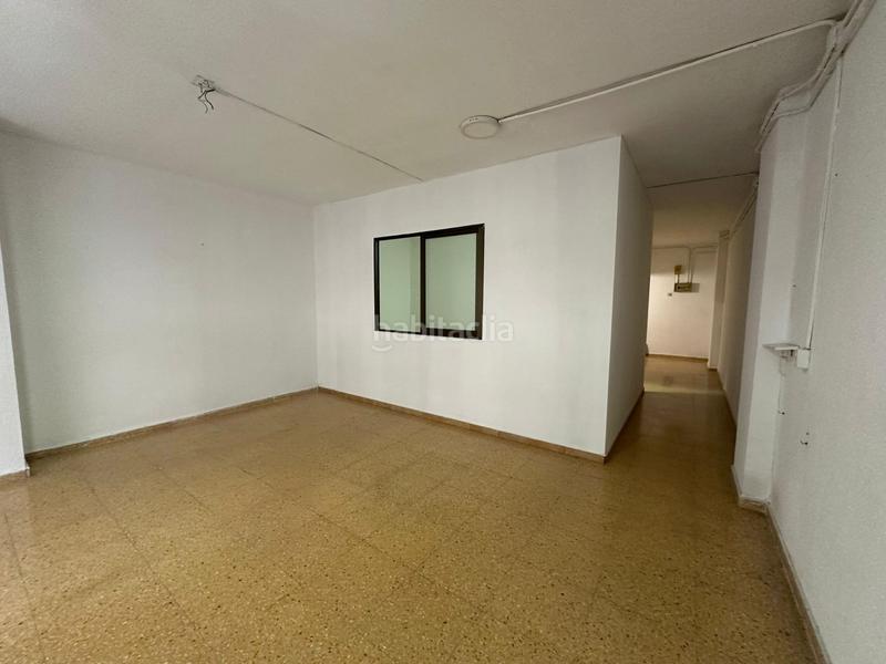 Foto b4861cc9-5c92-475e-a71b-6b39d253bac1. Alquiler local comercial  perfecto estado junto a renfe en Alicante