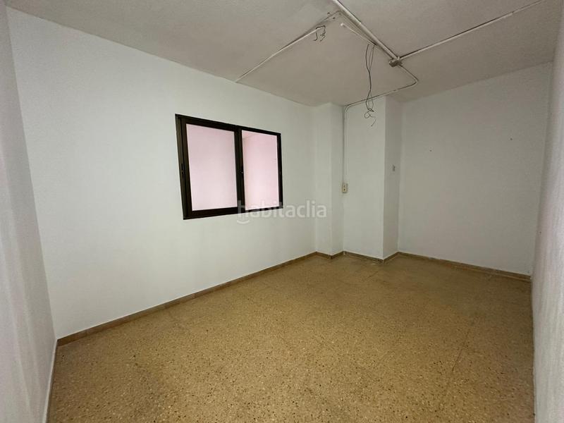 Foto ec53f77f-6480-42c0-a979-c94a9218edd5. Alquiler local comercial  perfecto estado junto a renfe en Alicante