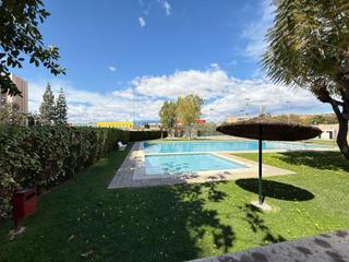 Rent Flat in San Blas. Vivienda en urb. 4 dormitorios semi amueblada
