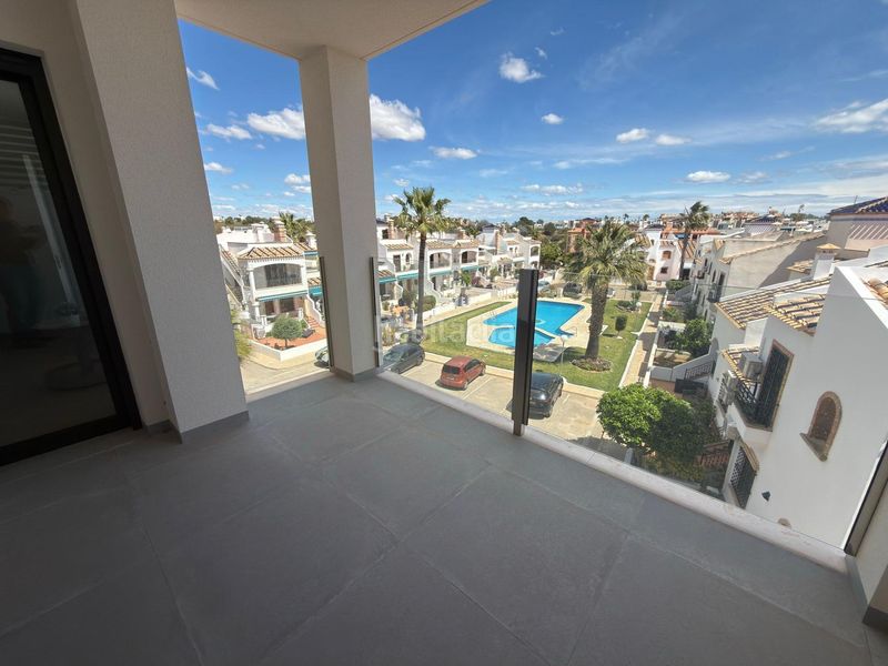 Foto 526e9593-7050-4525-8535-c0c6b1a5a69f. Àtic amb aparcament a Los Almendros Orihuela