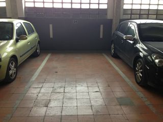 Alquiler Parking coche en Carrer mendez nuñez, 43. Aparcament entre linees