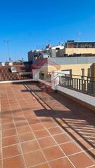 Maison jumelée  Carrer magí raventós. Casa esquinera reformada en 2023 en el barrio de los molinos – l
