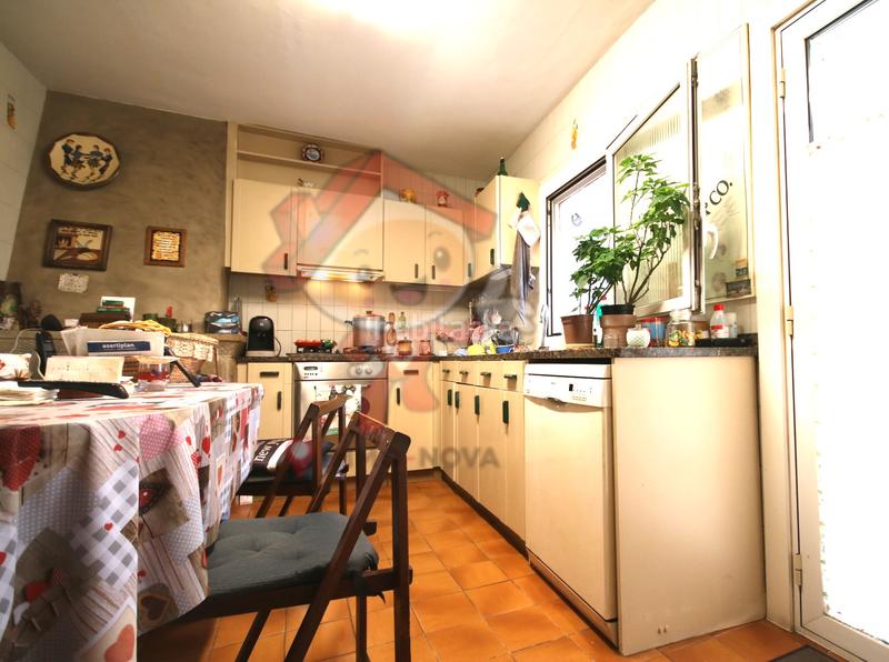 Foto 129dd021-d056-4783-bf95-019c5a35f2c8. Maison jumelée avec cheminée dans Eixample Mataró