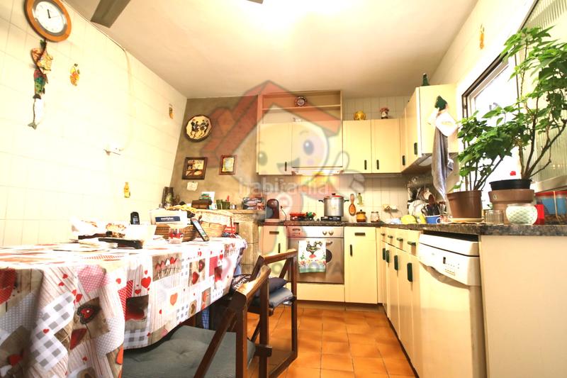 Foto 883d2f44-fc56-42cd-894c-669e7c30847c. Maison jumelée avec cheminée dans Eixample Mataró