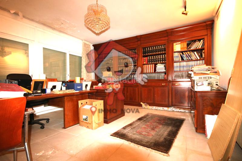 Foto 0bda990f-8b38-4cb2-9e21-0ad8a69b6673. Casa amb xemeneia calefacció aparcament a Centre Mataró