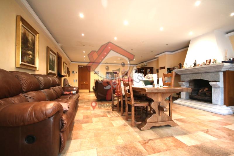 Foto 0e380d08-6185-4a06-b8ed-a16f69b25f35. Casa amb xemeneia calefacció aparcament a Centre Mataró