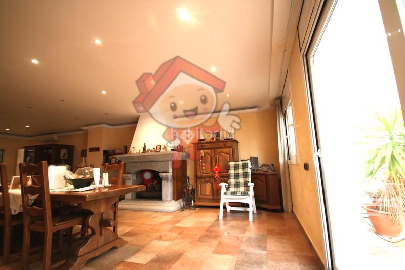 Foto 0ef0f341-9ec5-4504-b514-7bba2aaac45f. Casa amb xemeneia calefacció aparcament a Centre Mataró