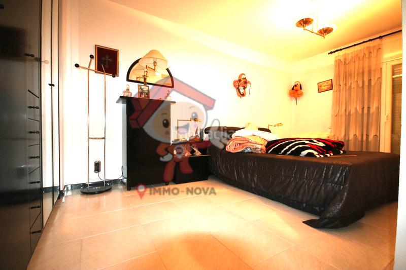 Foto 20d30b7d-eca3-41d2-bf01-a3cfdfcba234. Casa amb xemeneia calefacció aparcament a Centre Mataró