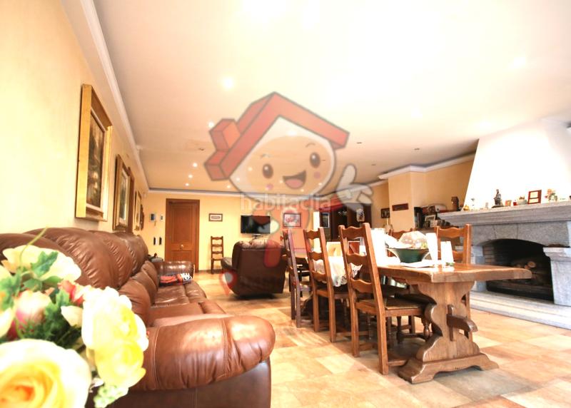 Foto 23a15773-e7a8-4bc9-8a08-2e6e438b554f. Casa amb xemeneia calefacció aparcament a Centre Mataró