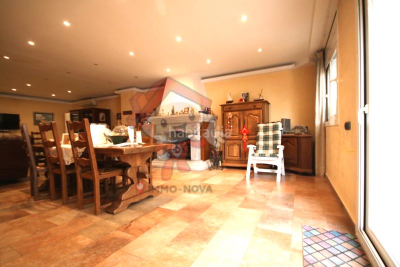 Foto 25773db2-252f-4ad5-9ca9-846ee3d7ee13. Casa amb xemeneia calefacció aparcament a Centre Mataró