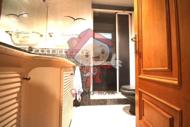 Foto 5a844c36-a563-4775-8bde-241f9da5d1c1. Casa amb xemeneia calefacció aparcament a Centre Mataró