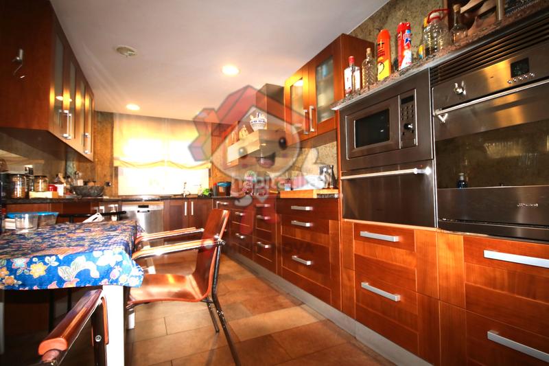 Foto 60dd4d02-8472-4844-bb4c-b8b1de5f52e1. Casa amb xemeneia calefacció aparcament a Centre Mataró