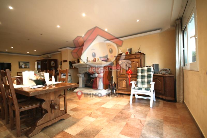 Foto a19cbfb3-3bbe-4439-b661-25e33b806315. Casa amb xemeneia calefacció aparcament a Centre Mataró