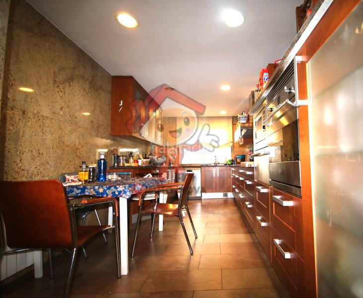 Foto b0c7428d-764d-44ac-8b32-2543efb6e106. Casa amb xemeneia calefacció aparcament a Centre Mataró