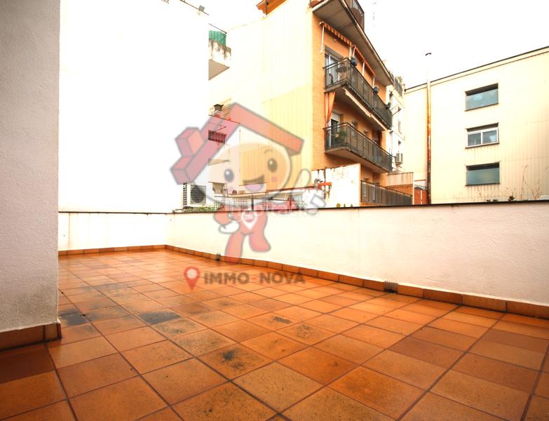 Foto d036d998-6d31-46a3-b5d9-84a9761d2ead. Casa amb xemeneia calefacció aparcament a Centre Mataró