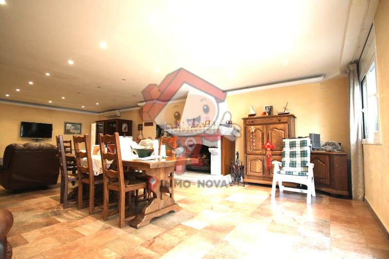 Foto f2c7bf96-b160-4bfe-b910-90ea25c63624. Casa amb xemeneia calefacció aparcament a Centre Mataró