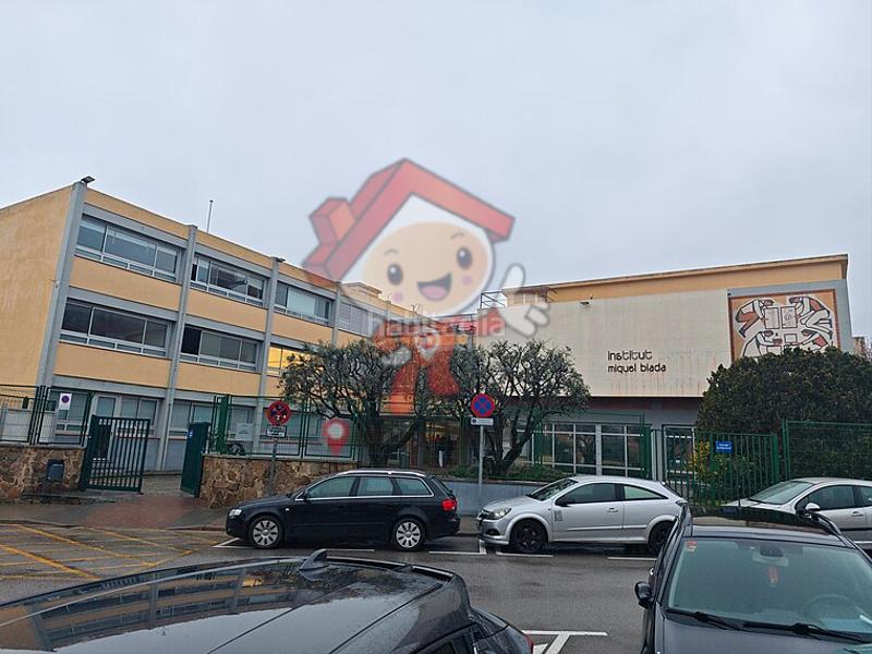 Foto f51b6bd3-9c39-4ca5-8c49-d45c7db8ef18. Aparcament cotxe a carrer marathon 37 a Cerdanyola Sud Mataró