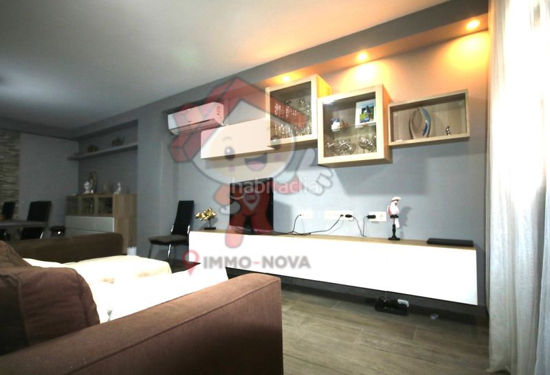 Foto 464ca2e2-528d-4ff0-aa76-19da676bb01e. Casa aparellada amb calefacció a Els Molins Mataró