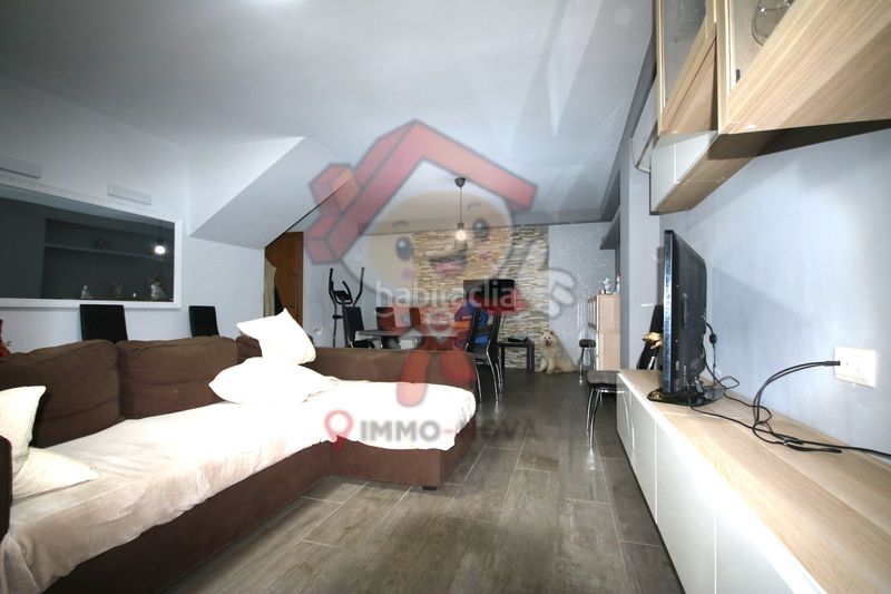 Foto d2880398-1dca-483b-b47c-abe33c4ca0f2. Casa aparellada amb calefacció a Els Molins Mataró