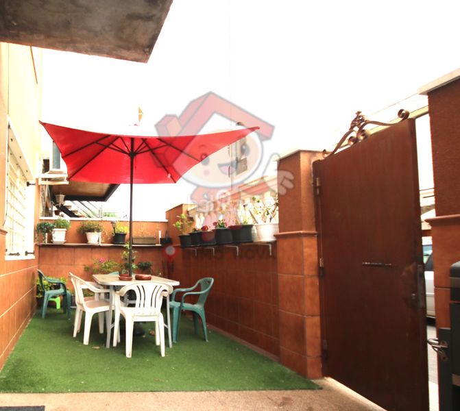 Foto fbe08e02-c4bf-46ce-b3b6-b265a26d7f52. Casa aparellada amb calefacció a Els Molins Mataró