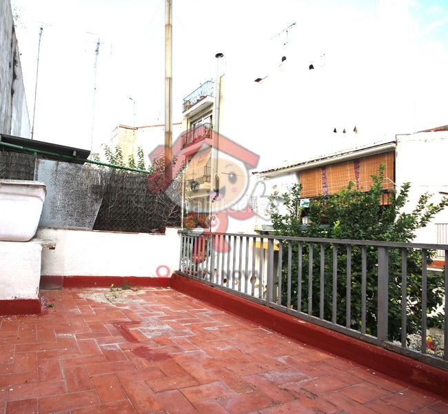 Foto bfb9fd0b-cea1-4e52-9e03-b549fd42a643. Casa adossada a Eixample Mataró