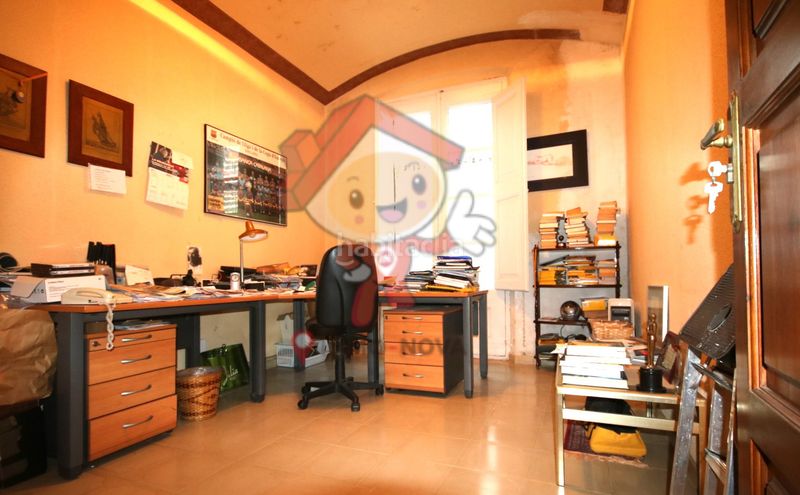 Foto 3131a1b2-4dba-4b90-8bcc-f98eddf860f8. Casa adossada amb xemeneia aparcament a Centre Mataró