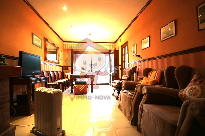 Foto 83e77178-ef1d-43a0-9b37-898457c677d3. Casa adossada amb xemeneia aparcament a Centre Mataró