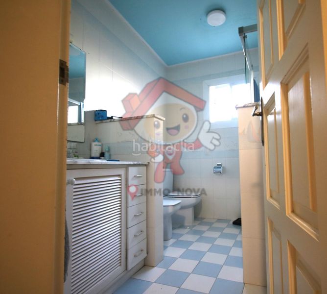 Foto 8ab3167c-b36e-416f-920e-460e64238cd9. Casa adossada amb xemeneia aparcament a Centre Mataró