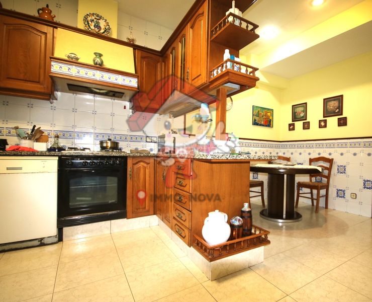 Foto 8df63e75-6439-4ac3-9b28-e7c5fc90c023. Casa adossada amb xemeneia aparcament a Centre Mataró