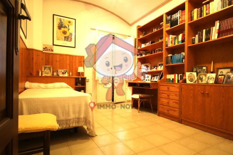 Foto a8aff636-f274-4694-b7d3-e3693c4c58d7. Casa adossada amb xemeneia aparcament a Centre Mataró