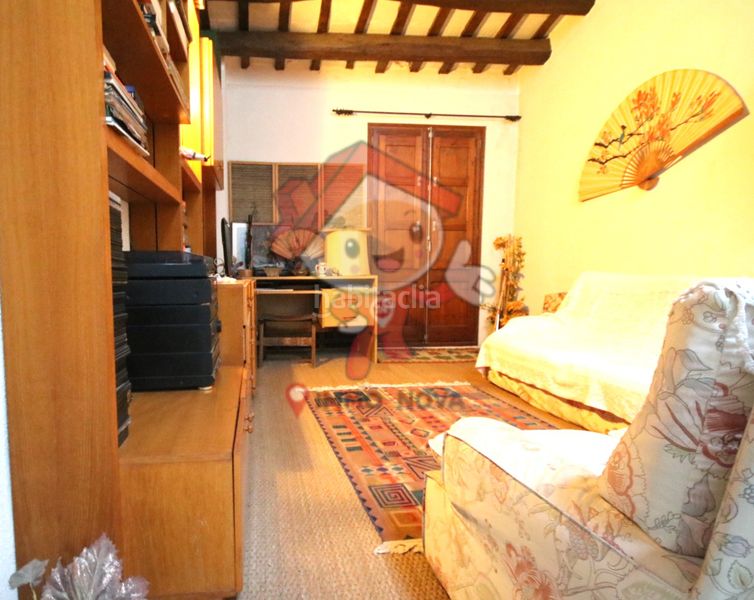 Foto c1626df9-f1bc-4d62-afd4-8c7113a86b69. Casa adossada amb xemeneia aparcament a Centre Mataró