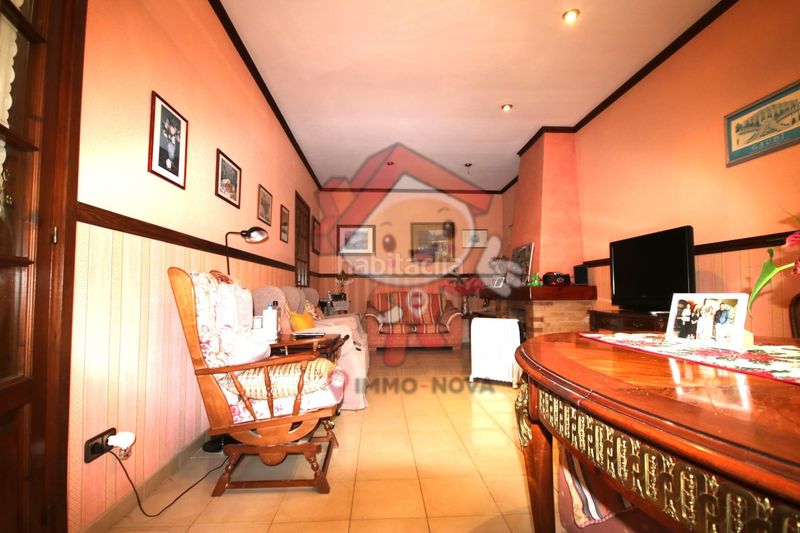 Foto e9dd6f8a-a4b3-4f3c-83a3-7224601b38cf. Casa adossada amb xemeneia aparcament a Centre Mataró