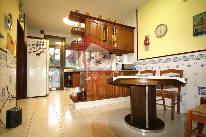 Foto ec58a295-0d4d-4465-9ebc-b83ca59405e2. Casa adossada amb xemeneia aparcament a Centre Mataró