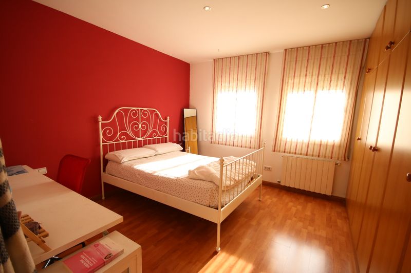 Foto 96f5e4fe-1e13-44c3-8984-9e80a9a59e7a. Triplex with heating in Centre Mataró