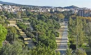 Casa adossada  Carrer llauder. Gran oportunidad de reforma con jardín en l’eixample