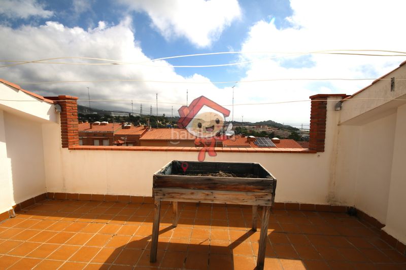 Foto 0681952c-dcb0-422d-931a-f2b15569d8d8. Casa adossada amb calefacció aparcament a Vista Alegre Mataró