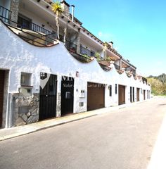 Casa adossada  Carrer de barcelona. Casa adosada con terraza, buhardilla y patio en zona tranquila d
