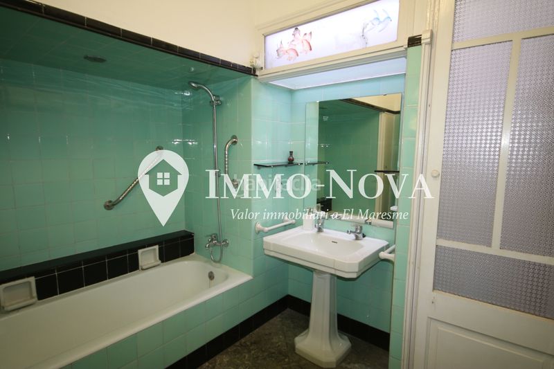 Foto c4975f6f-95f1-48bc-ab6e-c1d08ad9fa31. Casa adossada amb calefacció aparcament a Centre Mataró