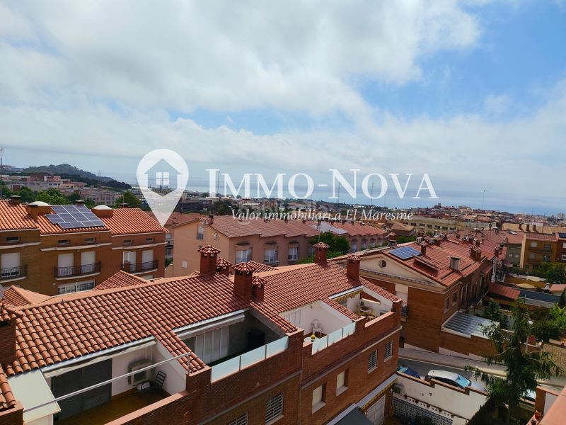 Foto 077f872c-8114-470b-a148-d04250f75703. Casa adossada amb xemeneia calefacció aparcament a Mataró