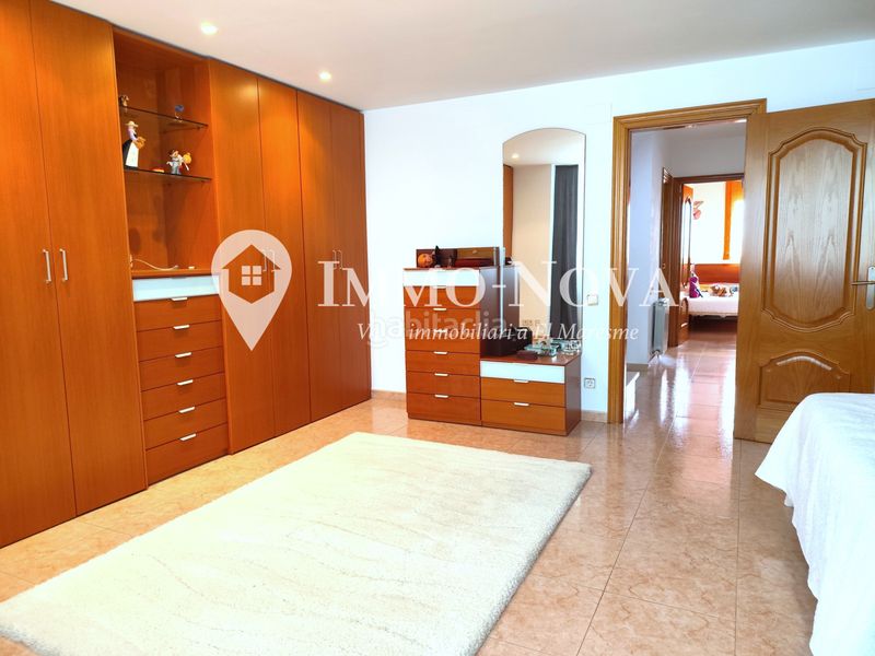 Foto 1ce076e6-1055-450d-ab54-f612a1794ff6. Casa adossada amb xemeneia calefacció aparcament a Mataró
