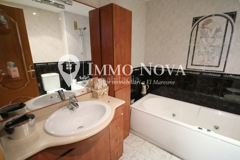 Foto a2102330-b4f2-408c-9a57-83fdd4e9296e. Casa adossada amb xemeneia calefacció aparcament a Mataró